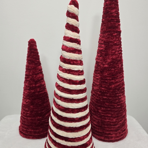 Red and White Velvet Wool Christmas Decor Set